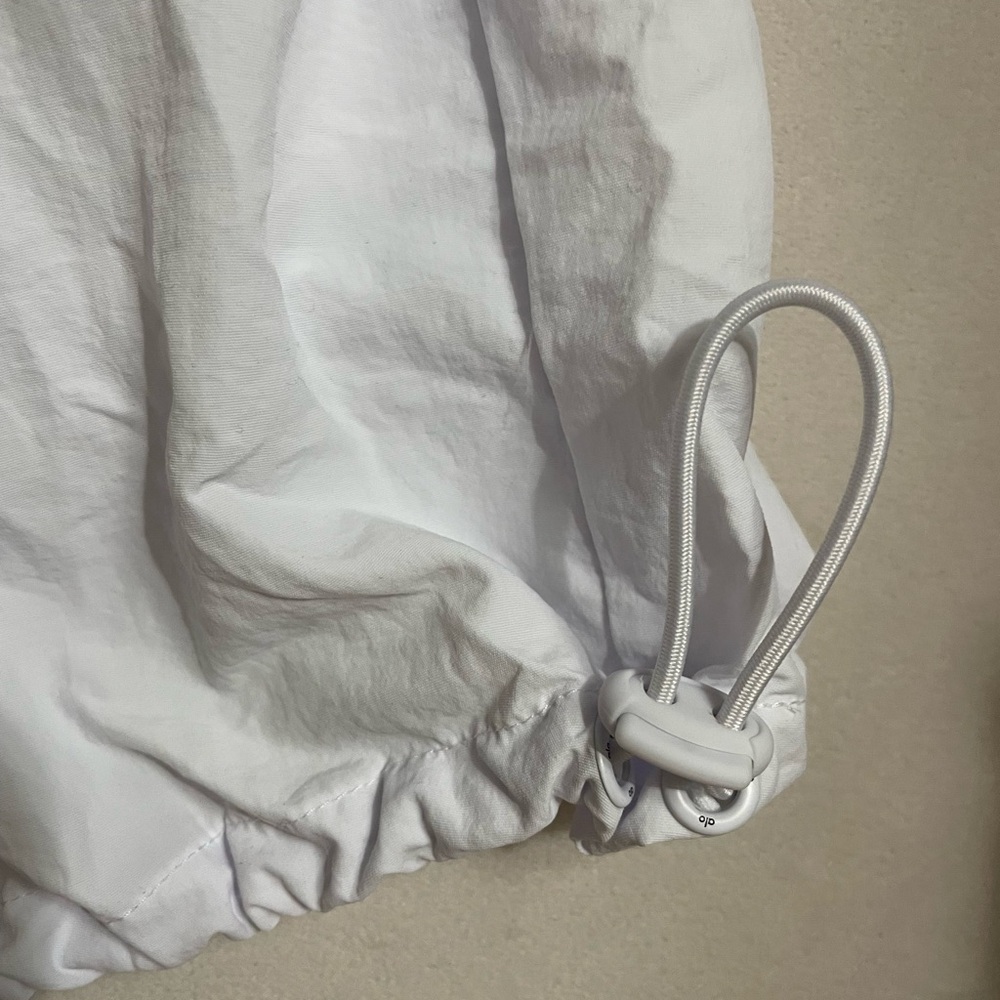 Alo Yoga NWT Cropped 1/4 Zip Alumni Pullover Lightweight Jacket in White Size L - Picture 11 of 12